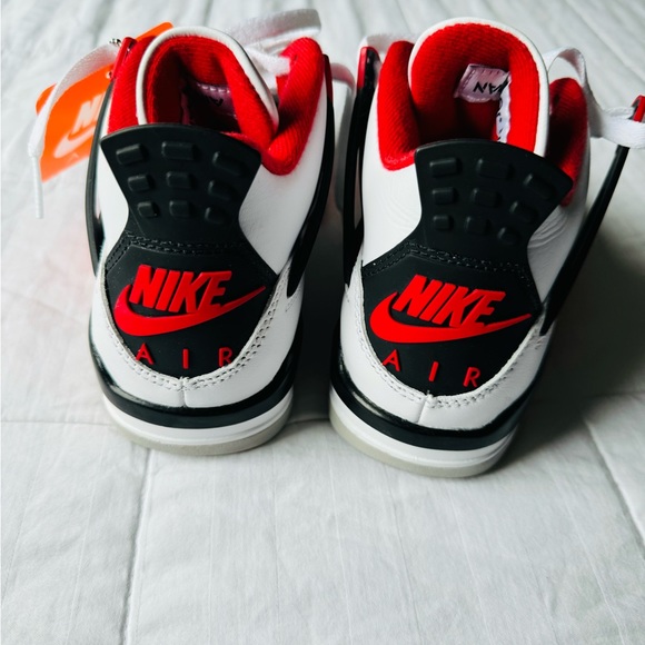 NWT Nike Jordan 4 OG Fire Red 2020 Sneakers Shoes - Picture 9 of 14
